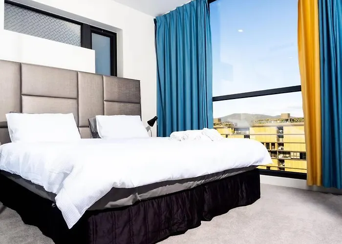 Comfort Two Bedroom Apartment In Lyneham